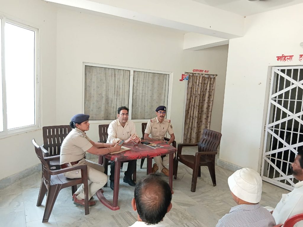 रंगरा थाने में रमजान, रामनवमी, चैती छठ और चैती दुर्गा पूजा को लेकर शांति की बैठक में रंगराअन्चालाधाकारी एवम पुलिसकर्मी .